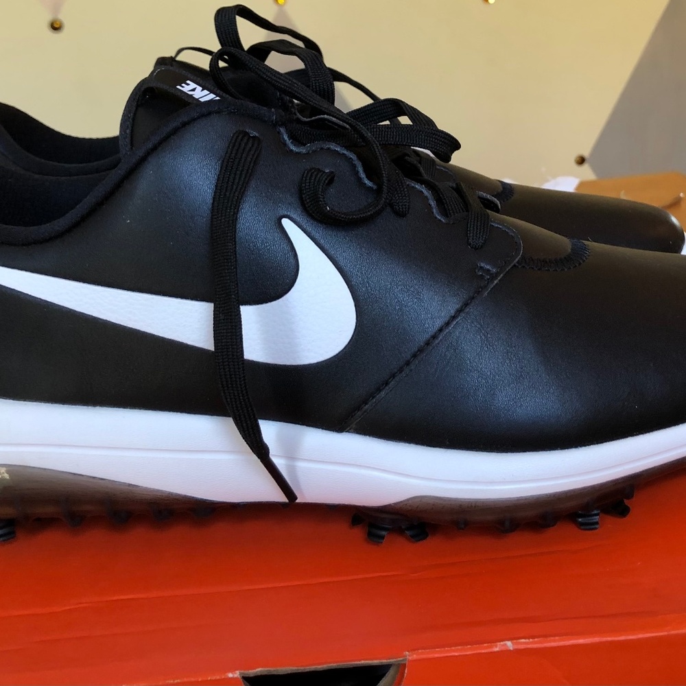 NIke Mens Roshe Golf B/W New in box Sz 13